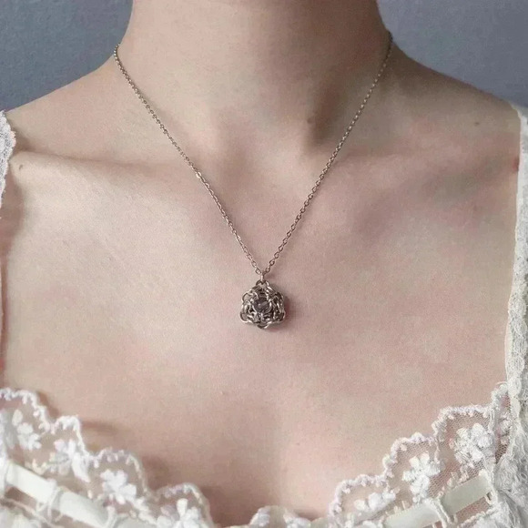 Sweet purple flower necklace with a small silver chain - Picture 2 of 8